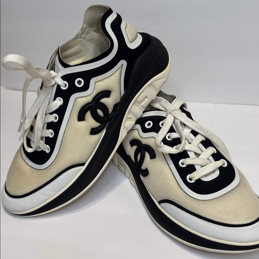 Chanel Sneakers CC Logo Size 39